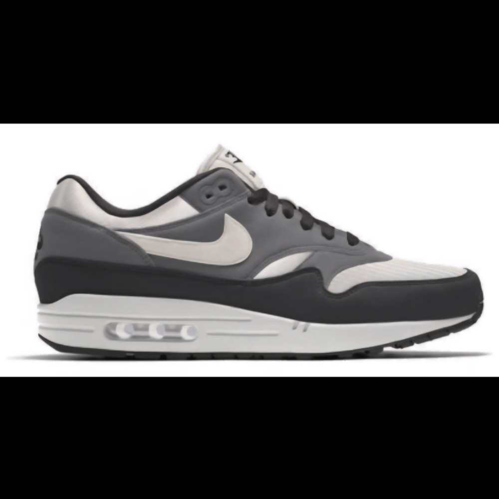 Nike Men's Black and White Sneakers Nike Air Max 1 maat 